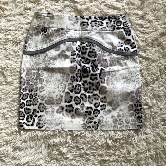 Emilio Pepe Animal Print Italian Pencil Skirt Size 10 - Picture 3 of 8